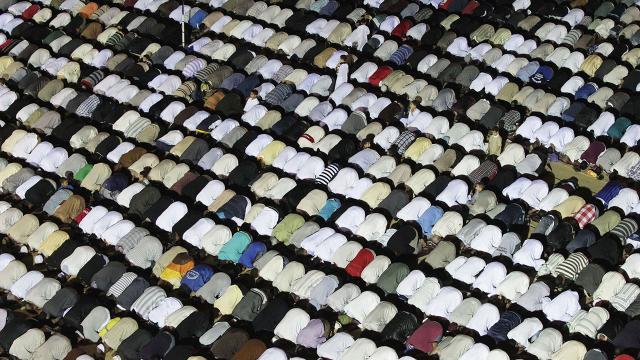 Fas’ta iki yıl sonra bir ilk: Müslümanlar camilere akın etti