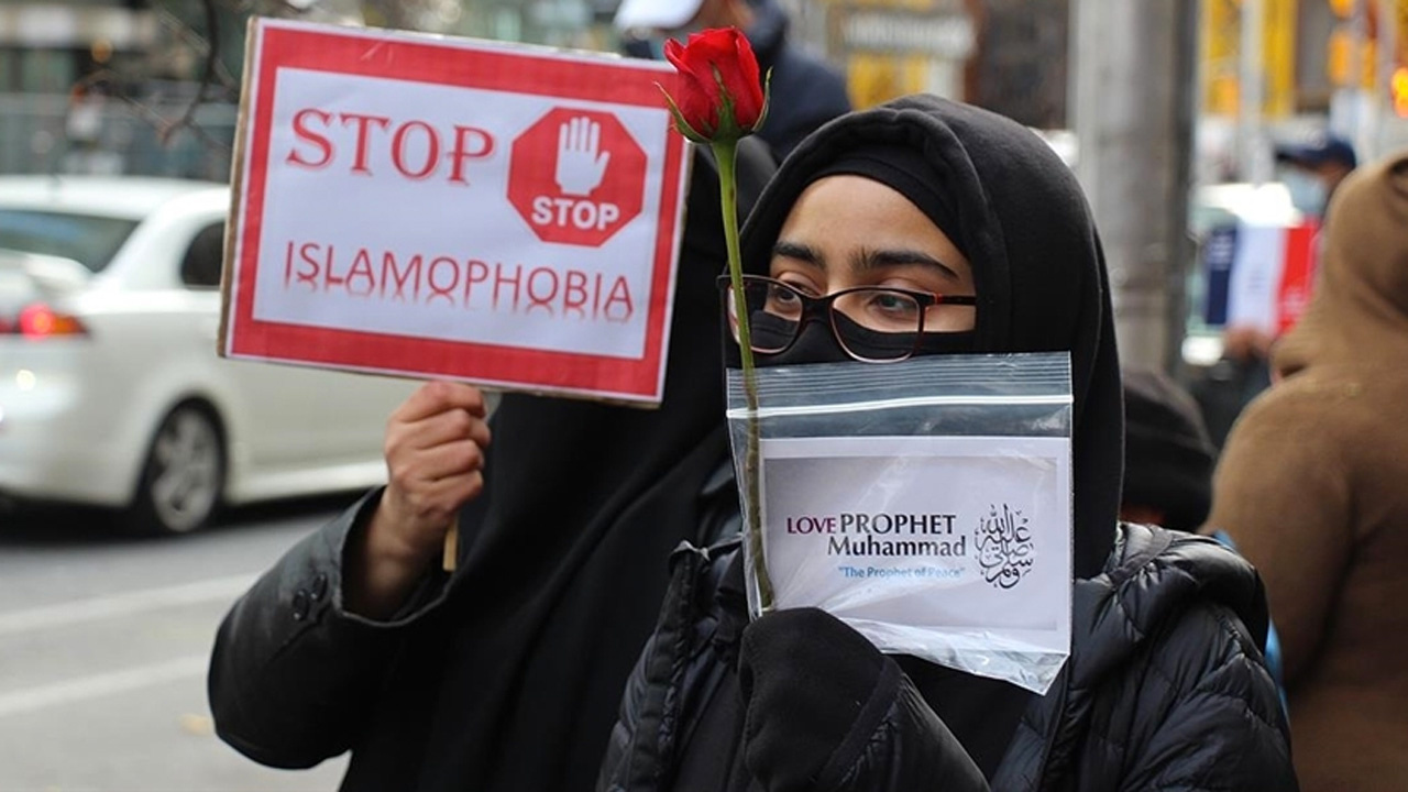 Hollanda’da camilere İslamofobik içerikli mektuplar gönderildi