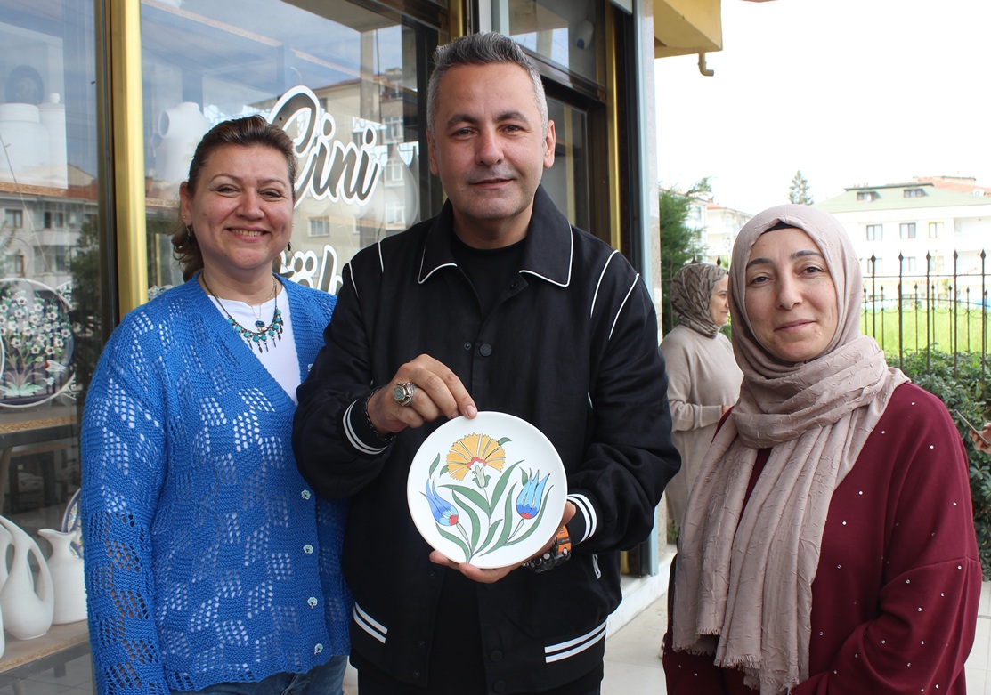 Yalova’da Şehit Annelerine Anlamlı Anneler Günü: Çiniye İşlenen Vefa ve Sevgi