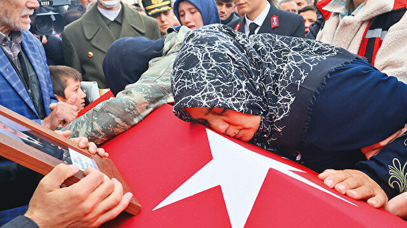 Seninle gurur duyuyorum: Pençe Kilit şehitleri toprağa verildi
