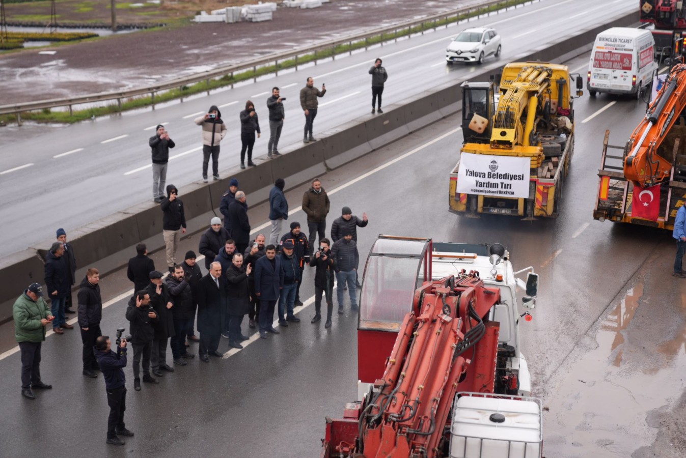 YALOVA’DAN 42 İŞ MAKİNESİ KONVOYU HATAY’A GÖNDERİLDİ